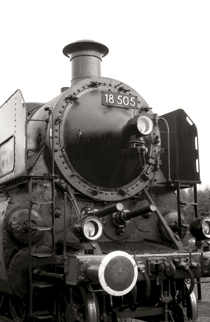 Als Museumsstück der DGEG wurde 018 505 im Oktober 1985 auf der Fahrzeugausstellung 150 Jahre Deutsche Eisenbahn in Bochum-Dahlhausen präsentiert. Hier am 6.10.1985 historisierend mit Einheits-Laternen der Reichsbahn.